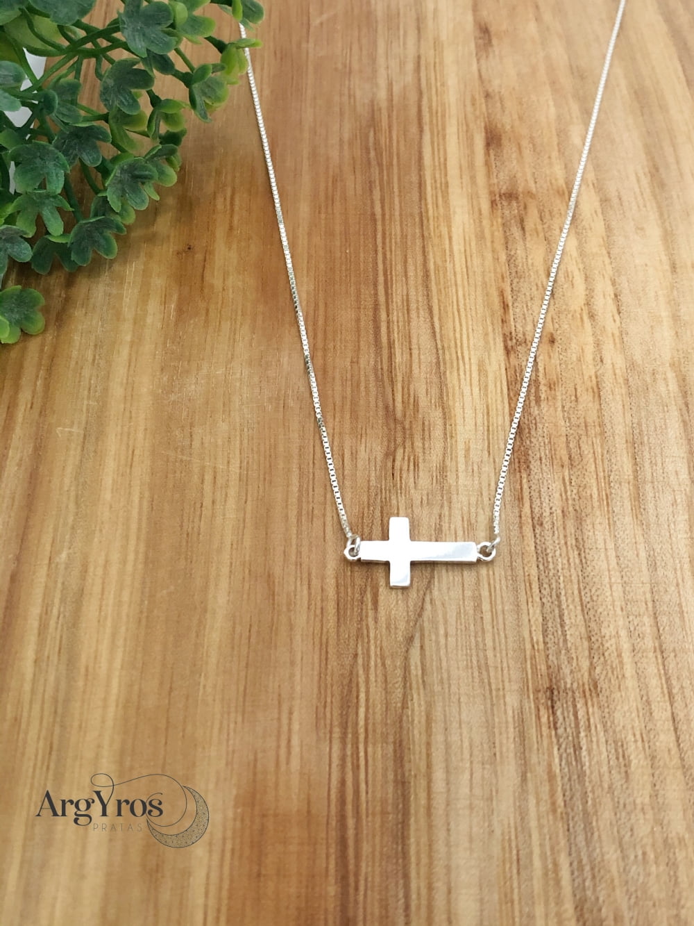 Gargantilha Crucifixo Deitado