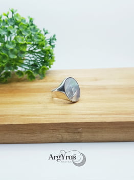 Anel Oval Madrepérola