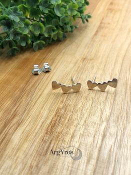 Brinco Ear Cuff Três Corações