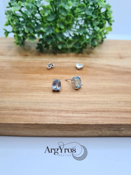 Brinco Oval Pedra Azul 9x7 mm