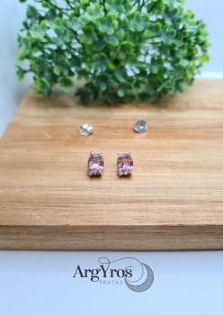 Brinco Oval Pedra Rosa 9x7 mm
