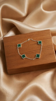 pulseira de trevos verde rajado